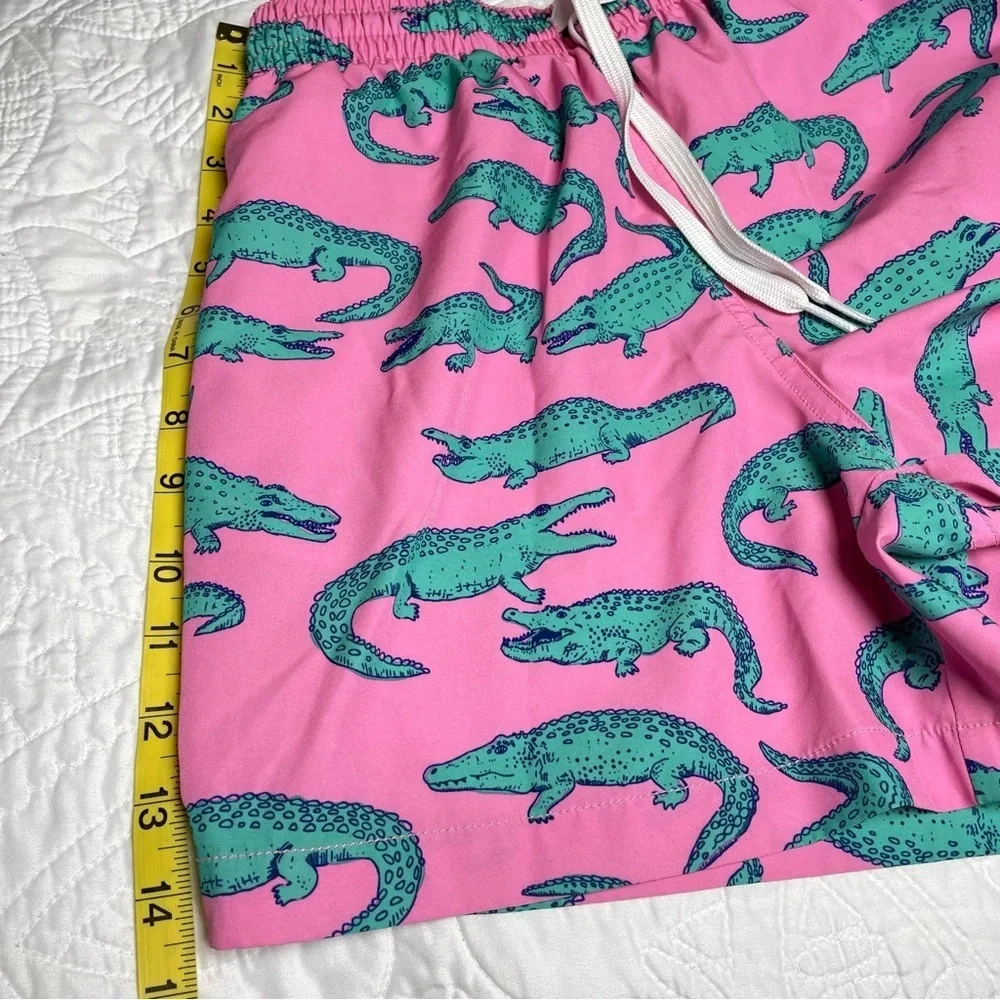 Chubbies Men’s The Glades Swim Shorts Pink with Alligator Print Size S